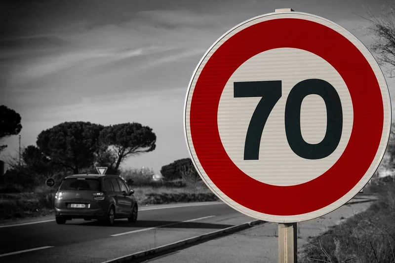 Geschwindigkeit und Anhalteweg